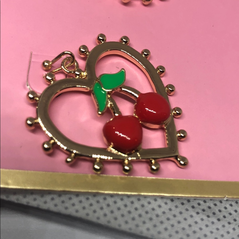 Juicy‎ Couture gold tone spiked heart red cherry dangle earrings new - Picture 2 of 6